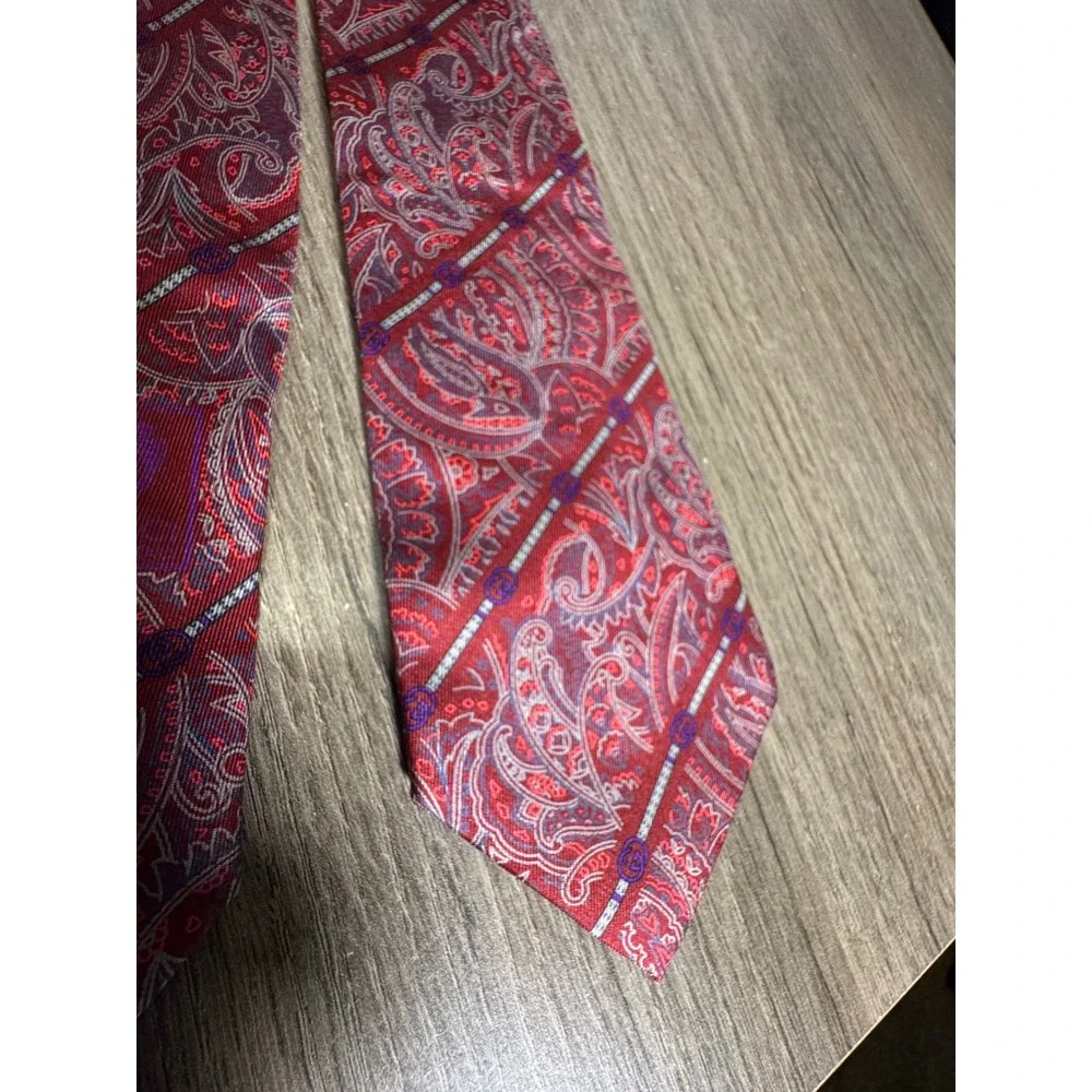 Gucci Accessory Collection Red Paisley 100% Silk Tie Made in Italy Vintage Mens